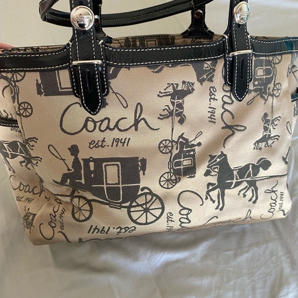 Iconic & timeless Coach purse - Picture 2 of 4